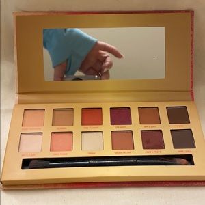 W7 life’s a peach eye shadow palette